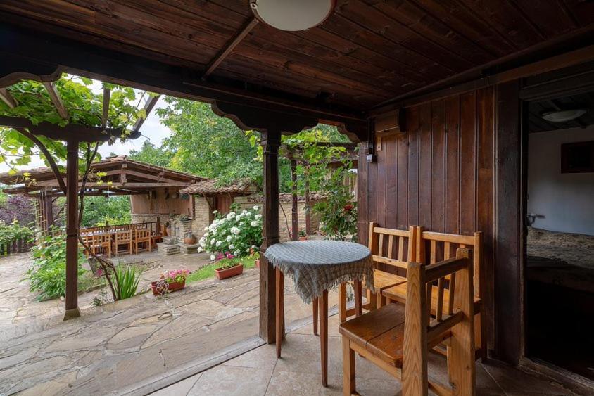 Guest House Zarkova Kushta Жеравна Екстер'єр фото